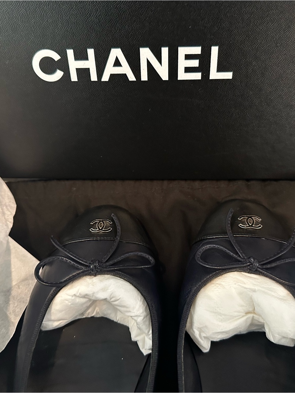 CHANEL LEATHER INTERLOCKING CC BALLET FLATS